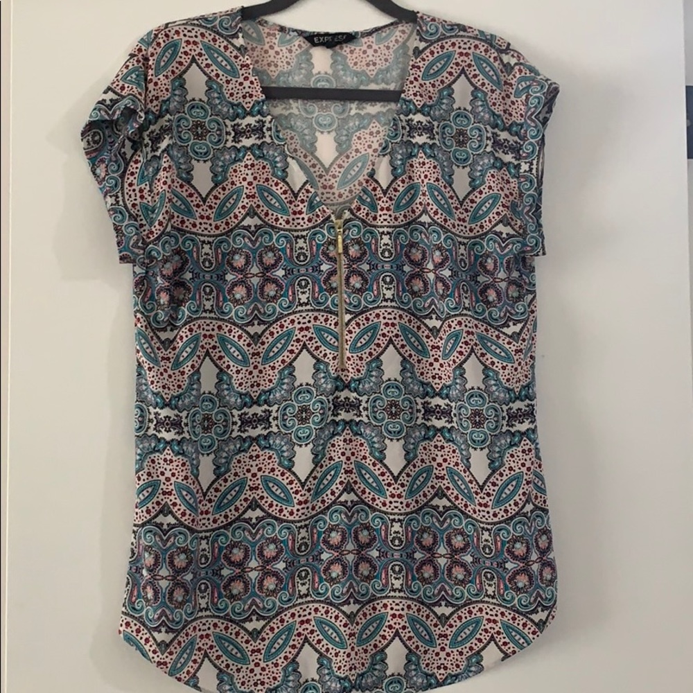 Cap sleeve blouse.
